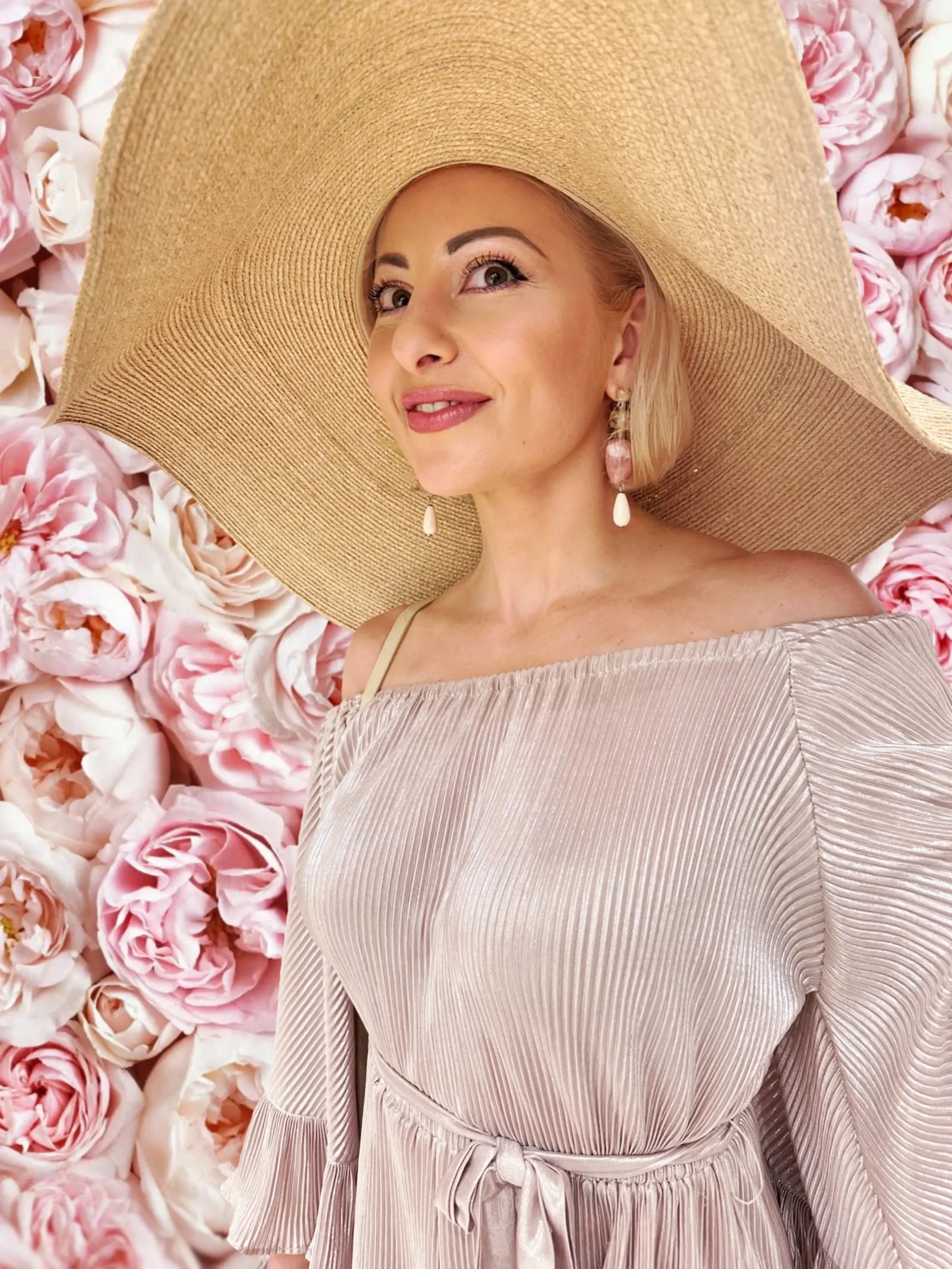 Mar Portrait _Hat and roses Mar Portrait _Hat and roses